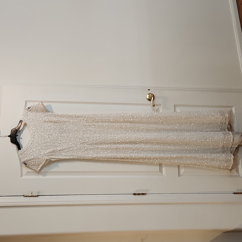 Adrianna Papell. Size 4. Off White